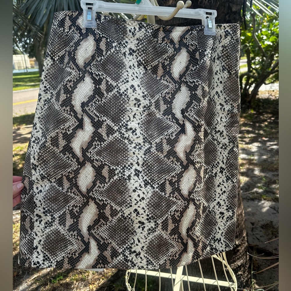 Jaclyn Smith Snake Print Pencil Skirt - Black & Cream animal print. Y2K baddie
